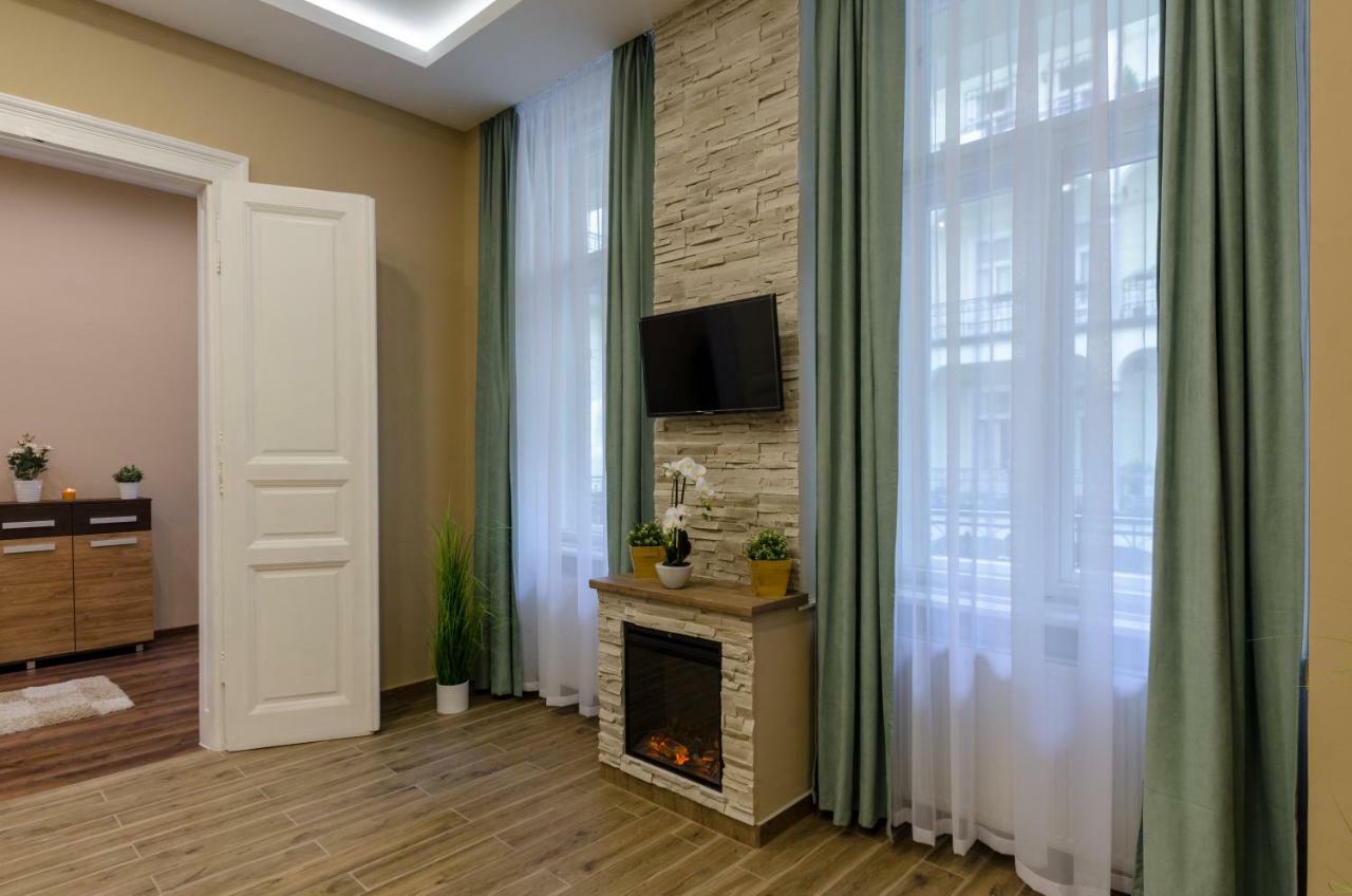 Modern, Luxury Flat In The Heart Of ブダペスト エクステリア 写真